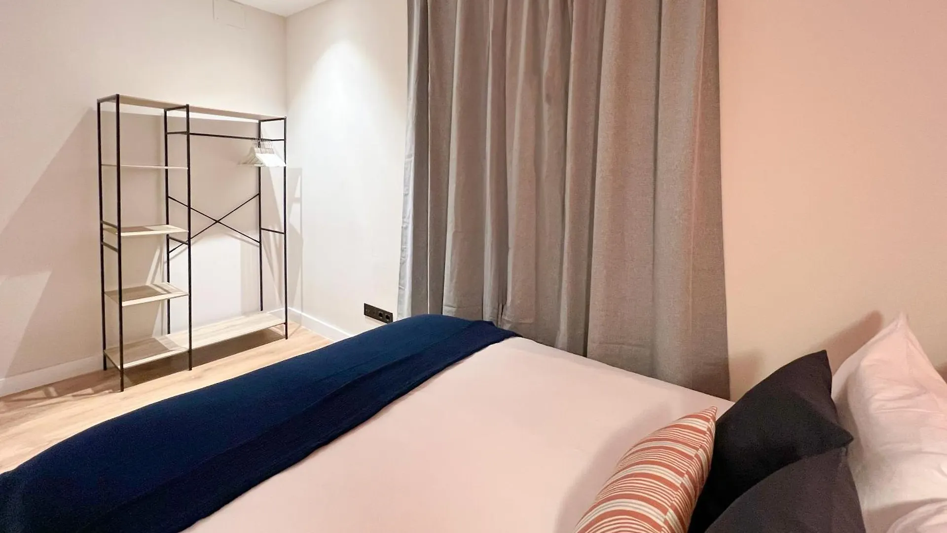 Stay U-Nique Apartments Balmes II Барселона