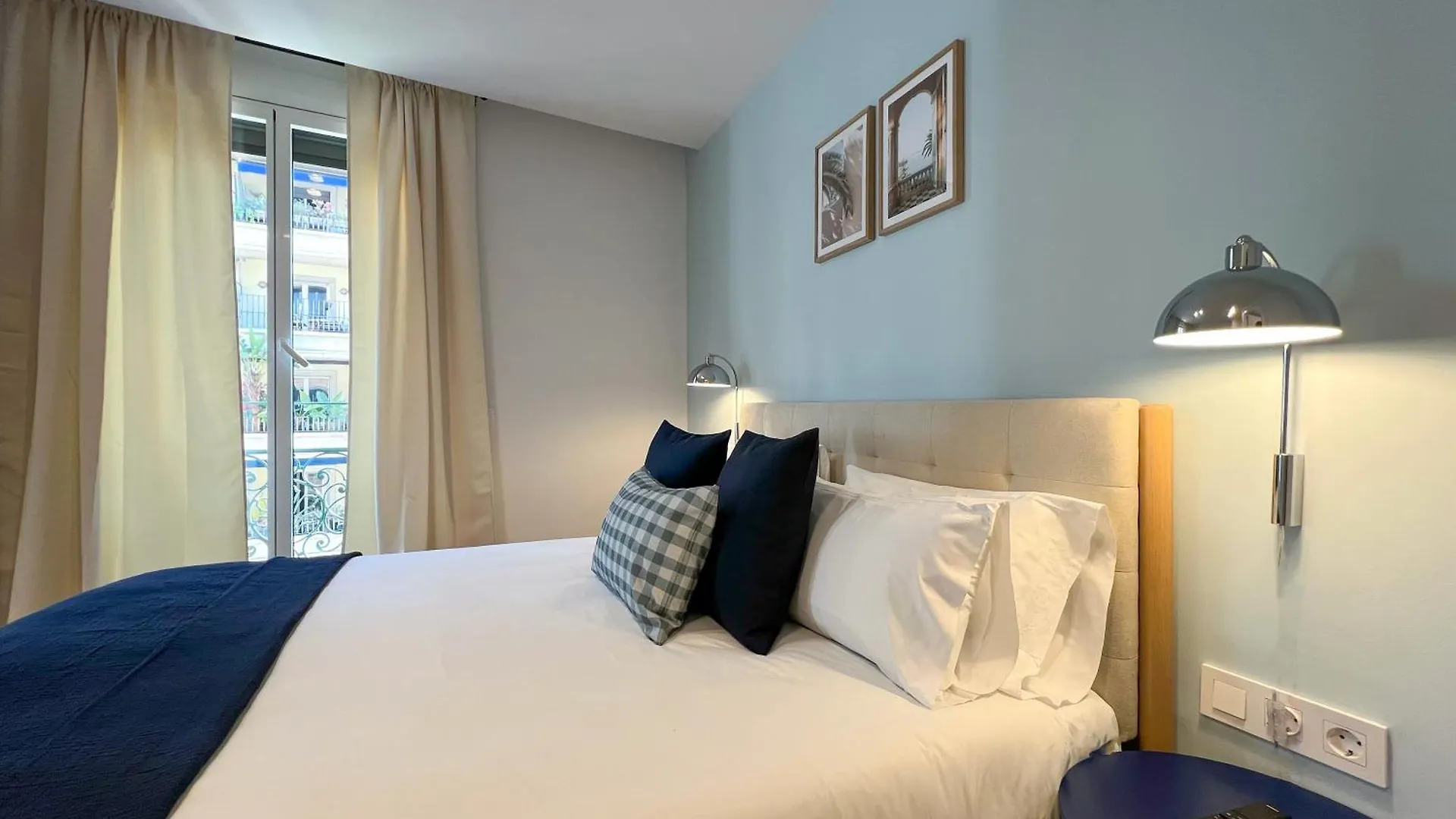 Stay U-Nique Apartments Balmes II Барселона 0*,  Испания